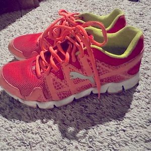 Woman’s size 8 Puma shoes